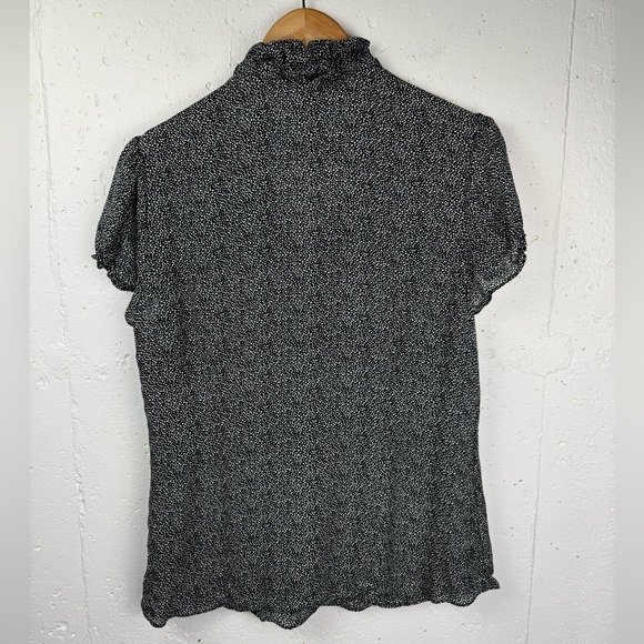 White House Black Market Black, White Cap Sleeve V-Neck Ruffle Silk Blouse Sz 10 - Picture 2 of 13